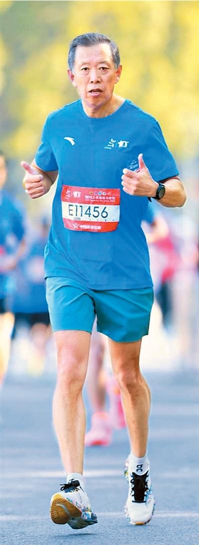 行业动态:急诊室救死扶伤 跑道上治愈自己 新闻