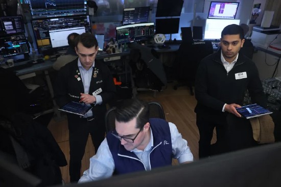  纳指与标普500将迎来3月以来最差月度表现，投资者如何应对 新闻