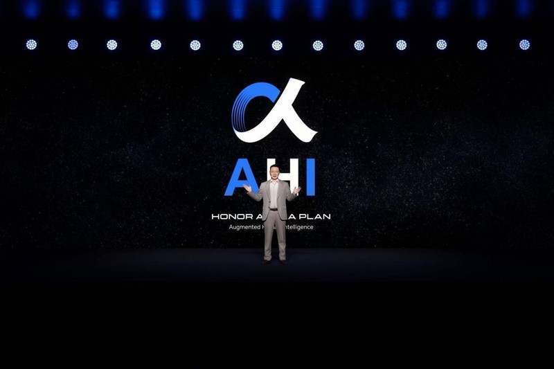 一口气发布机器人手机、折叠屏新旗舰、人形机器人,李健MWC炸场:荣耀要让AI长出手脚 新闻