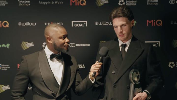  从防守核心到全能引擎；赖斯谈本赛季角色转变，更衣室如家庭。 体育新闻