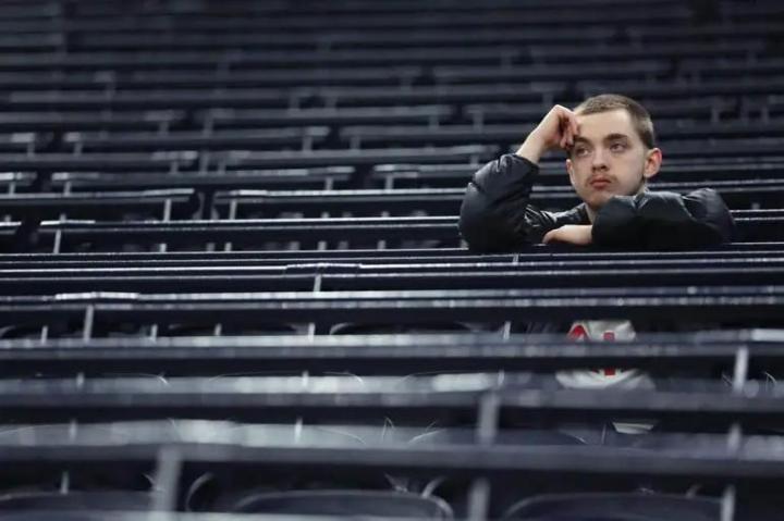 热刺主场惨败水晶宫,球迷心声如丧亲之痛。 体育新闻 热刺主场惨败水晶宫,球迷心声如丧亲之痛。 体育新闻