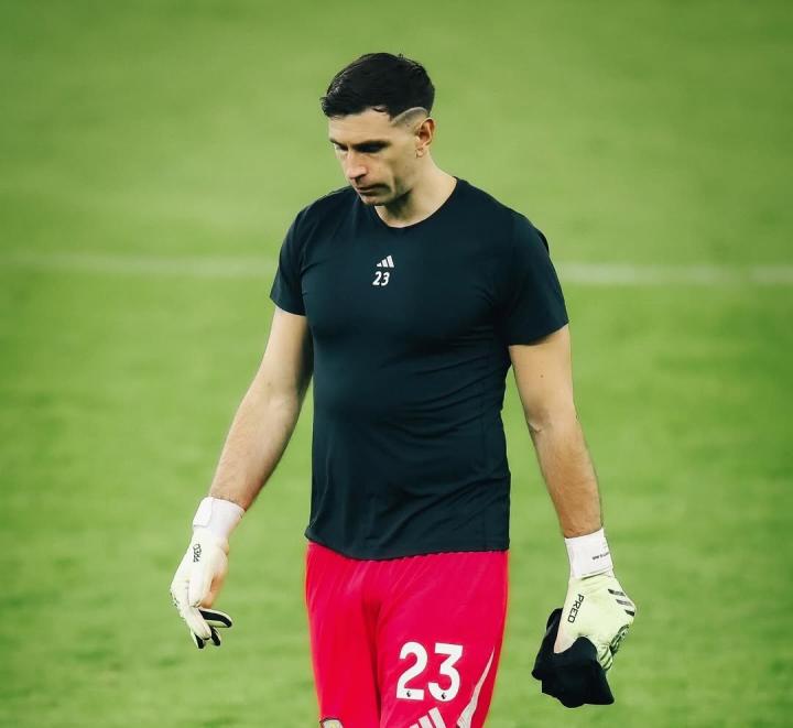 阿斯顿维拉遭遇重挫;大马丁社交发声传递坚定信念,球队精神永不言弃。 体育新闻 阿斯顿维拉遭遇重挫;大马丁社交发声传递坚定信念,球队精神永不言弃。 体育新闻