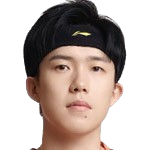 赛前险些呕吐,王楚钦带病苦战重庆赛;爆冷出局后自责明显,体能管理成焦点。 体育新闻