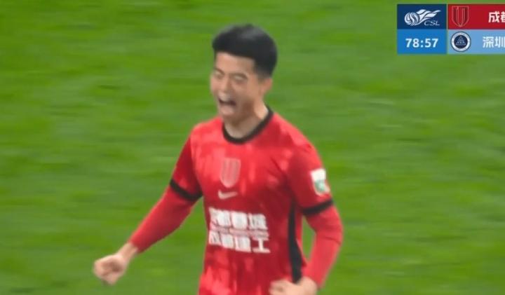  成都蓉城揭幕战大胜，廖荣祥主场首球暖心回馈球迷支持。 体育新闻 成都蓉城揭幕战大胜，廖荣祥主场首球暖心回馈球迷支持。 体育新闻