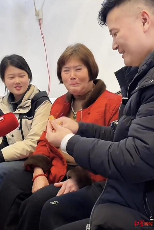 35年离散终团圆;杜军回家路漫漫,亲人泪洒义马。 情感心理