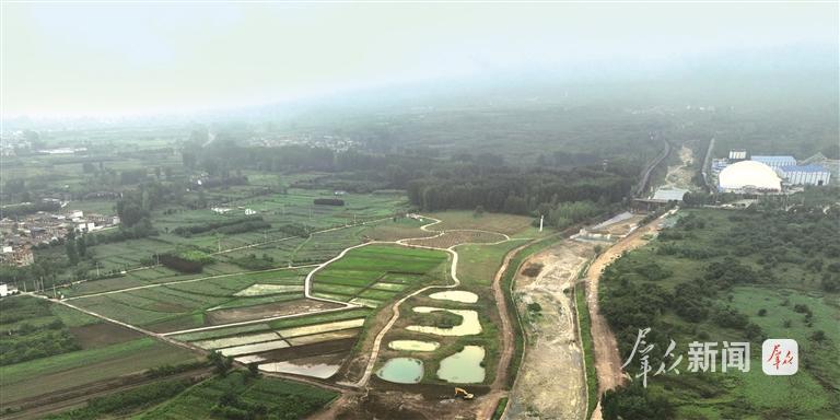 秦岭北麓春色满园;生态修复让田园画卷徐徐展开。 文化旅游