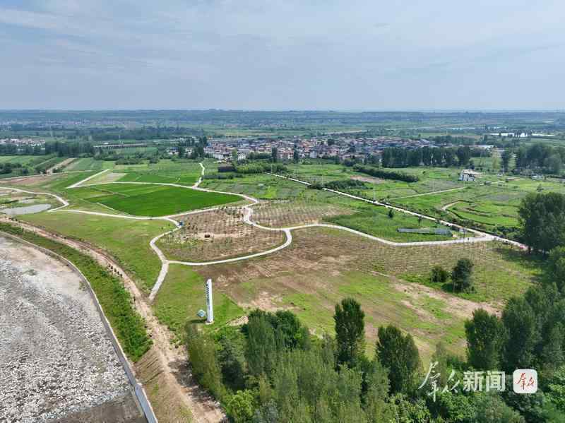 秦岭北麓春色满园;生态修复让田园画卷徐徐展开。 文化旅游