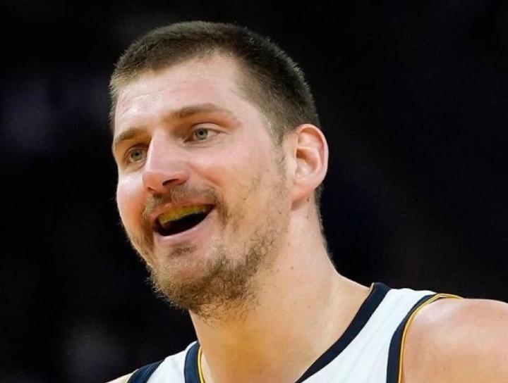 全能中锋的极限算力:约基奇如何重构NBA的进攻逻辑? 体育新闻