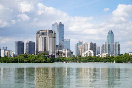 深巷中的灯火与代码：龙湖服务在变革中寻得的秩序感 企业服务