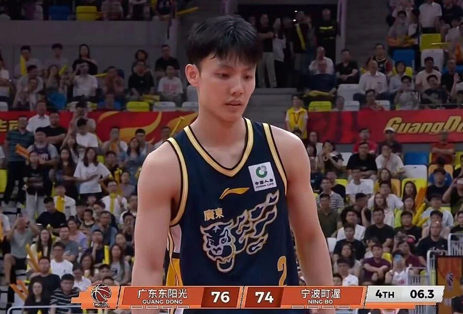  【技术复盘】拉科维奇临场调度显功力，徐杰单骑救主背后的战术密码 体育新闻