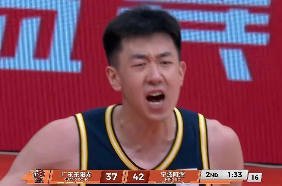  【技术复盘】拉科维奇临场调度显功力，徐杰单骑救主背后的战术密码 体育新闻