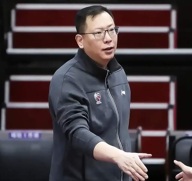  辽宁男篮帅位更迭深层剖析：战术体系失灵与执教能力边界的实证研究 体育新闻
