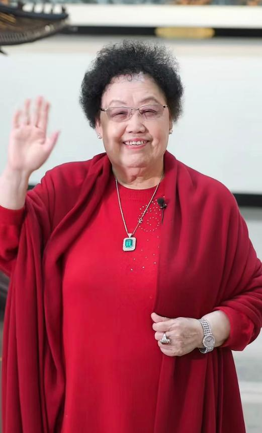  「唐僧」迟重瑞与陈丽华三十六年相伴：一个商业帝国与紫檀文化的传承密码 新闻