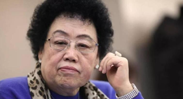  「唐僧」迟重瑞与陈丽华三十六年相伴：一个商业帝国与紫檀文化的传承密码 新闻