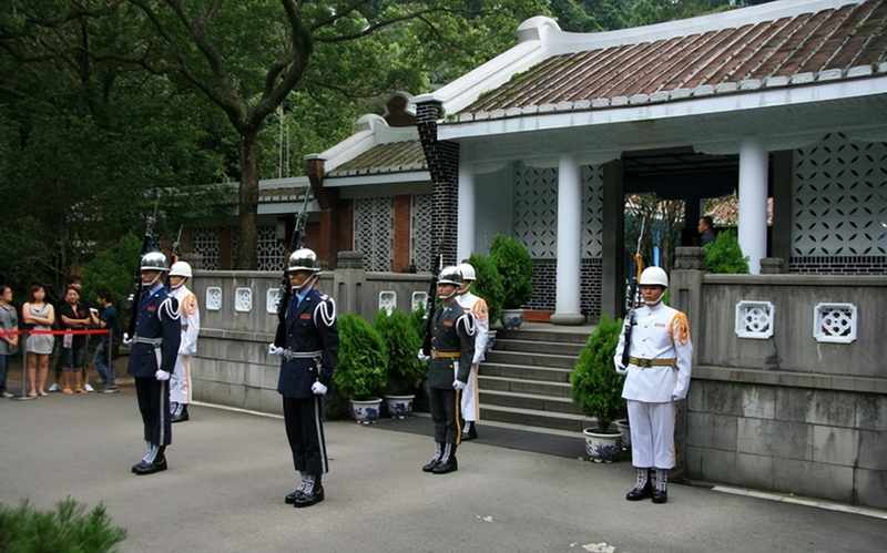  等了半个世纪的归乡路：两蒋棺椁背后的家族心事 新闻